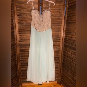 Prom /‎ Formal strapless dress